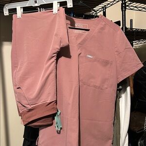 Figs Rose Scrub Ensemble